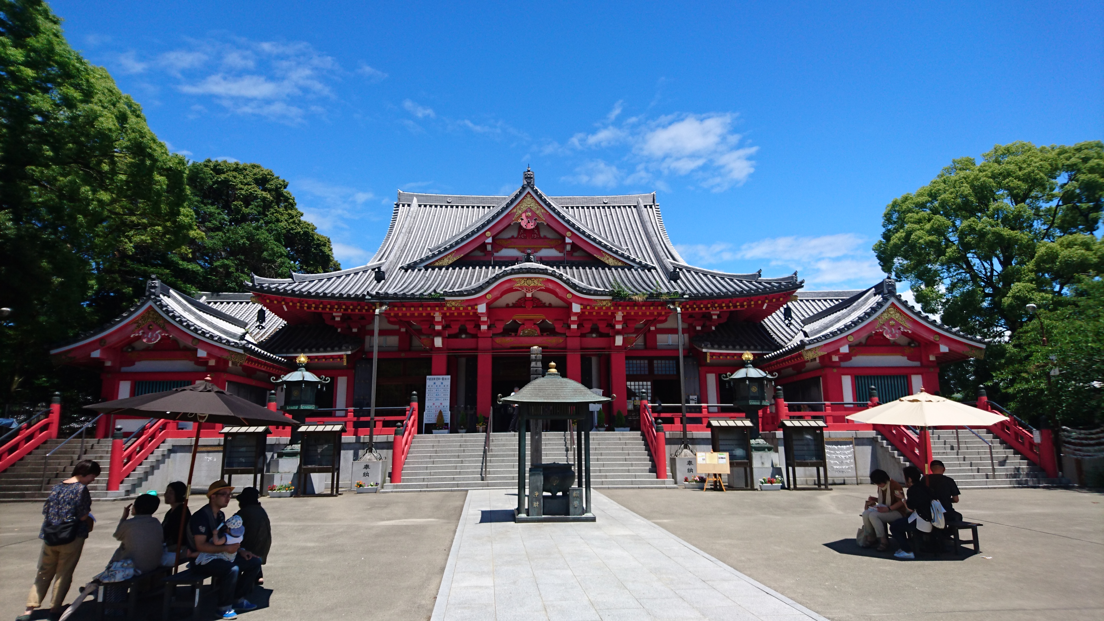 休日、良い天気なので外へ。